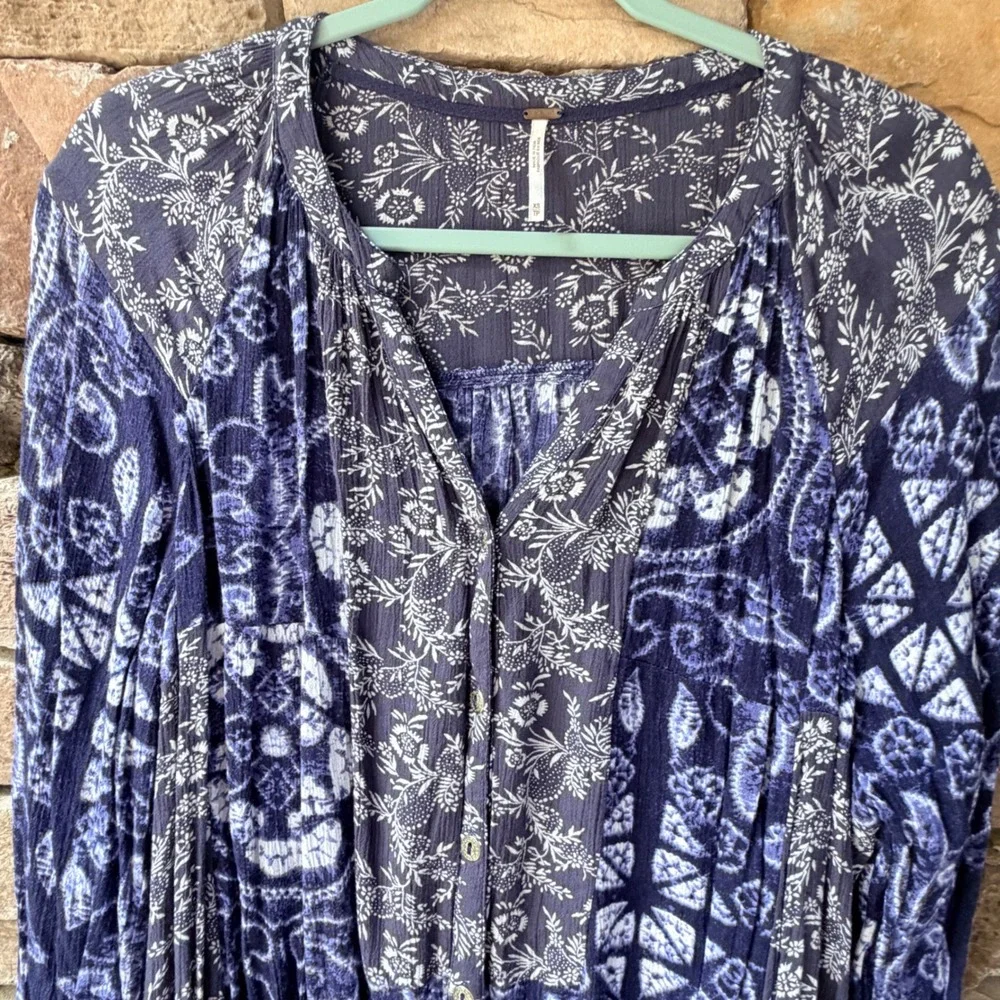 Free People Women XS Ratio Print Tunic Blouse Blue Mixed Floral Boho Peasant Top